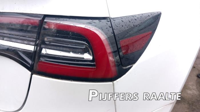 Tesla Model 3 Long Range 72kWh Sloopvoertuig (2019, Wit)