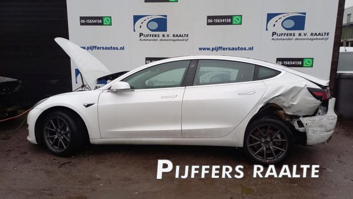Tesla Model 3 Long Range 72kWh Sloopvoertuig (2019, Wit)