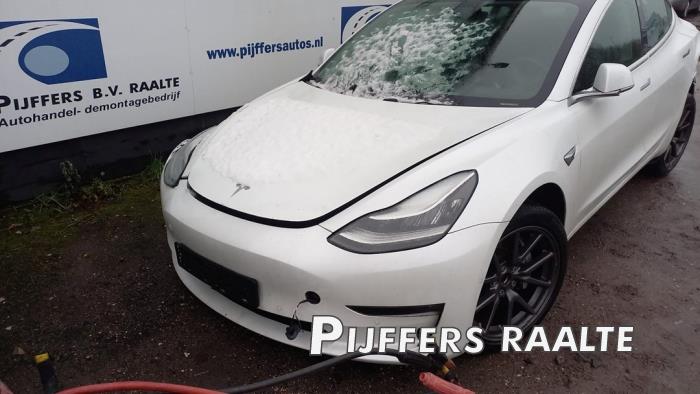 Tesla Model 3 Long Range 72kWh Sloopvoertuig (2019, Wit)
