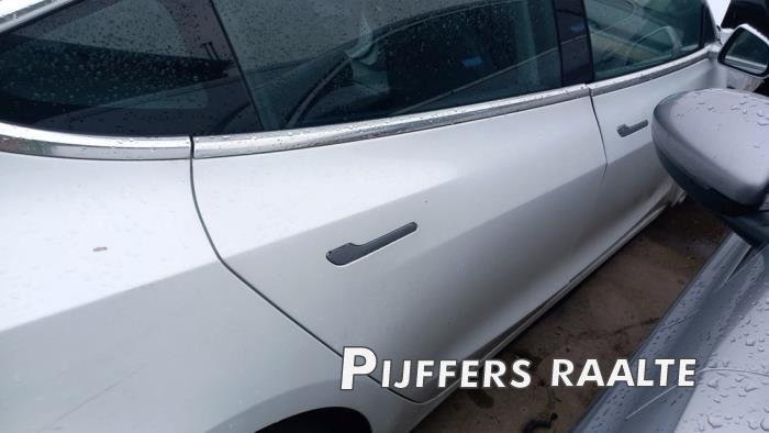 Tesla Model 3 Long Range 72kWh Sloopvoertuig (2019, Wit)