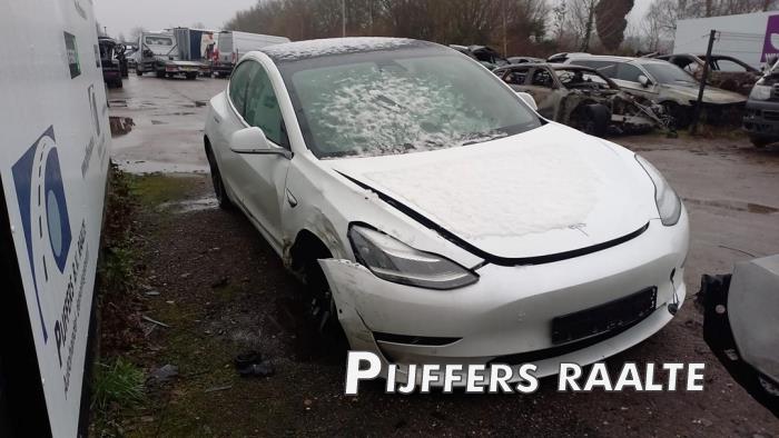 Tesla Model 3 Long Range 72kWh Sloopvoertuig (2019, Wit)