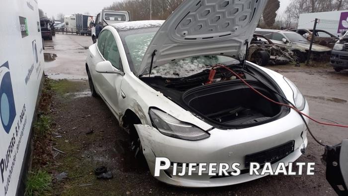 Tesla Model 3 Long Range 72kWh Sloopvoertuig (2019, Wit)