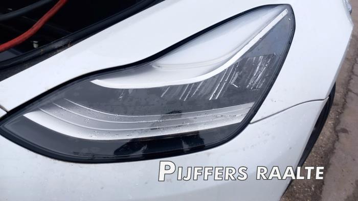 Tesla Model 3 Long Range 72kWh Sloopvoertuig (2019, Wit)