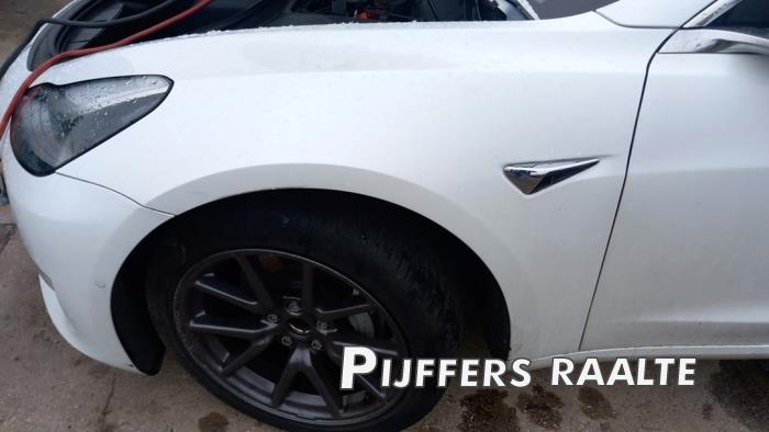 Tesla Model 3 Long Range 72kWh Sloopvoertuig (2019, Wit)