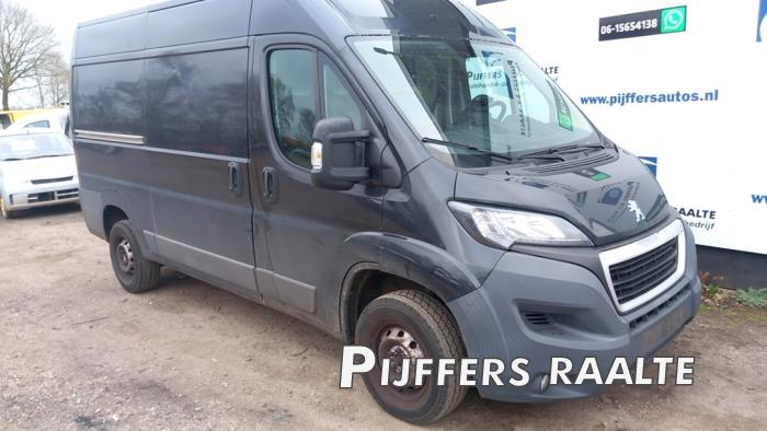 Peugeot Boxer 2.0 BlueHDi 130 Sloopvoertuig (2018, Metallic, Grijs, Moonmist)