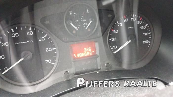 Peugeot Partner 1.6 HDI 75 16V Sloopvoertuig (2010, Metallic, Wit, Blank)