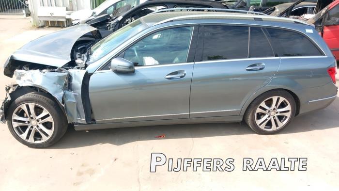 Mercedes C Estate 2.2 C-200 CDI 16V BlueEFFICIENCY Sloopvoertuig (2011, Grijs)