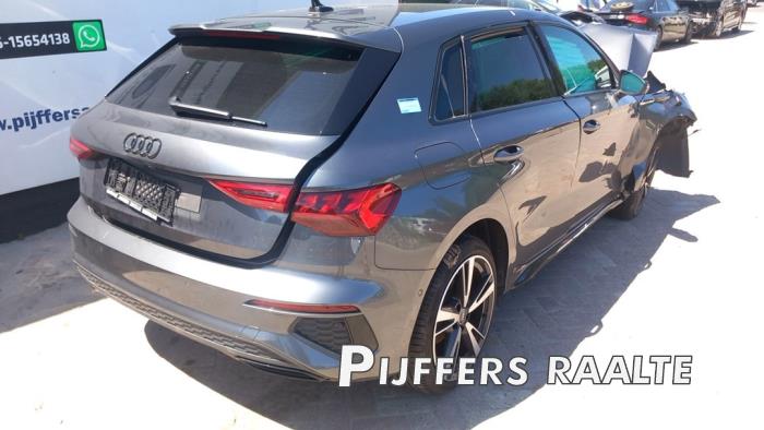 Audi A3 Sportback 1.4 40 TFSIe 16V Sloopvoertuig (2021, Grijs)