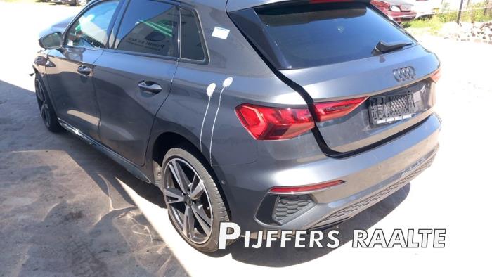 Audi A3 Sportback 1.4 40 TFSIe 16V Sloopvoertuig (2021, Grijs)