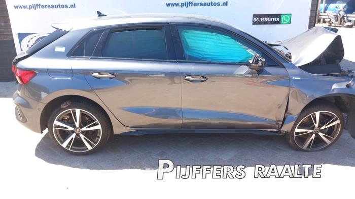 Audi A3 Sportback 1.4 40 TFSIe 16V Sloopvoertuig (2021, Grijs)