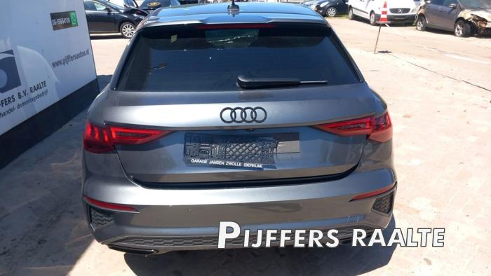 Audi A3 Sportback 1.4 40 TFSIe 16V Sloopvoertuig (2021, Grijs)