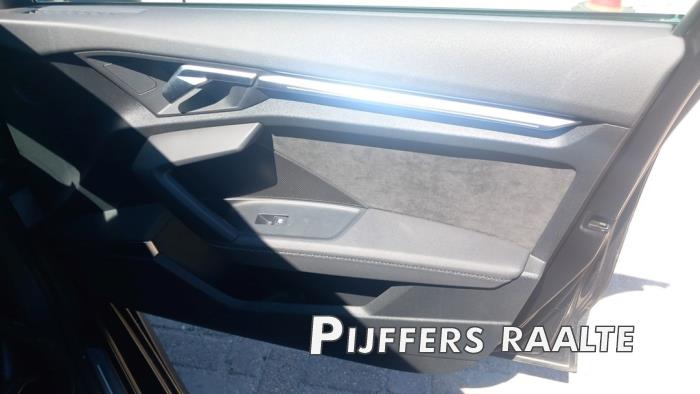 Audi A3 Sportback 1.4 40 TFSIe 16V Sloopvoertuig (2021, Grijs)