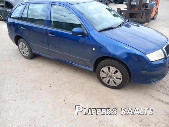 Skoda Fabia 1.4i 16V Sloopvoertuig (2006, Blauw)