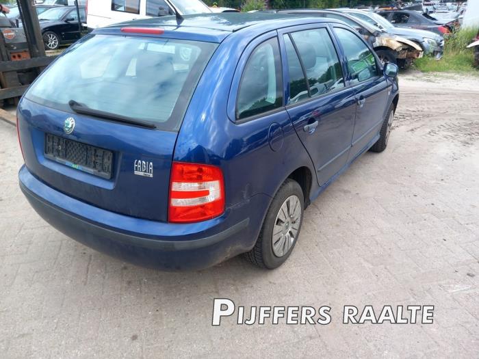 Skoda Fabia 1.4i 16V Sloopvoertuig (2006, Blauw)