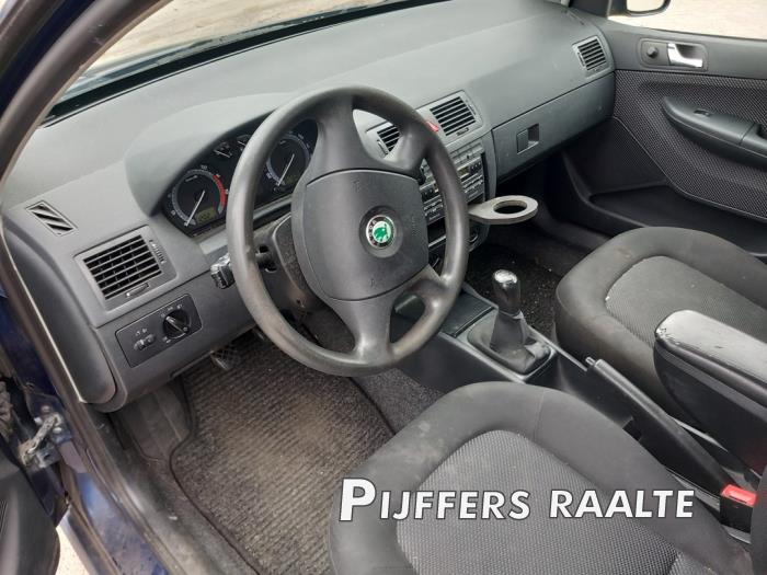 Skoda Fabia 1.4i 16V Sloopvoertuig (2006, Blauw)