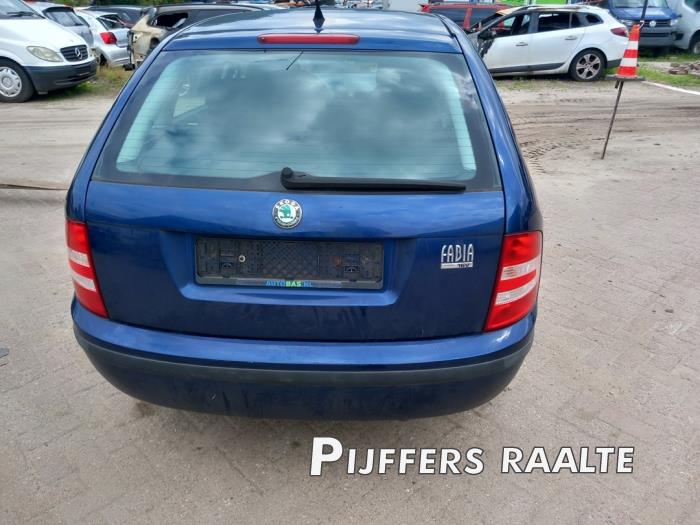 Skoda Fabia 1.4i 16V Sloopvoertuig (2006, Blauw)