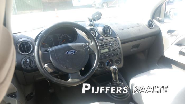 Ford Fiesta 5 1.3 Sloopvoertuig (2002, Grijs)