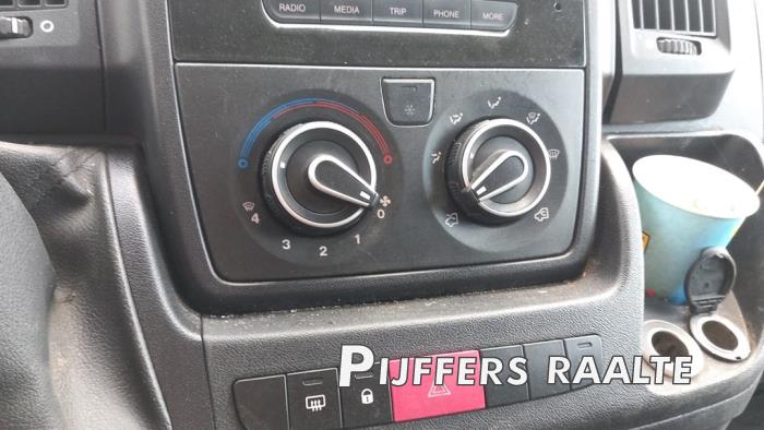 Citroen Jumper 2.2 Blue HDi 120 Sloopvoertuig (2020, Metallic, Wit, Blank)