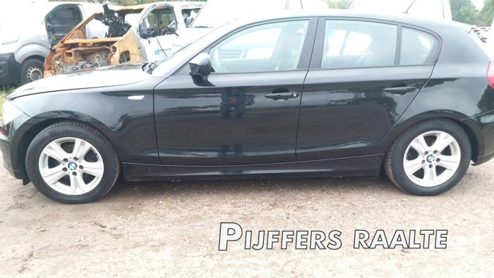 BMW 1 serie 116i 2.0 16V Sloopvoertuig (2010, Zwart, Beige)