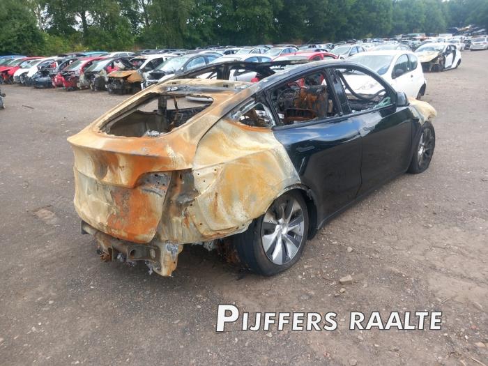 Tesla Model Y Long Range,Performance Sloopvoertuig (2024, Zwart)