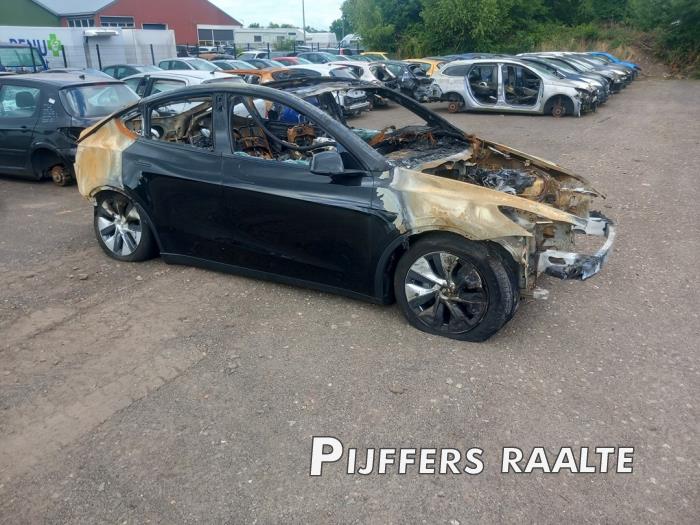 Tesla Model Y Long Range,Performance Sloopvoertuig (2024, Zwart)