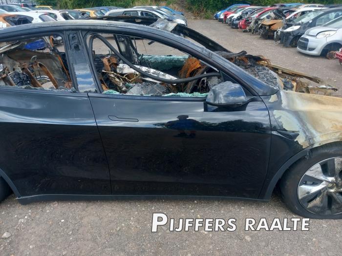 Tesla Model Y Long Range,Performance Sloopvoertuig (2024, Zwart)