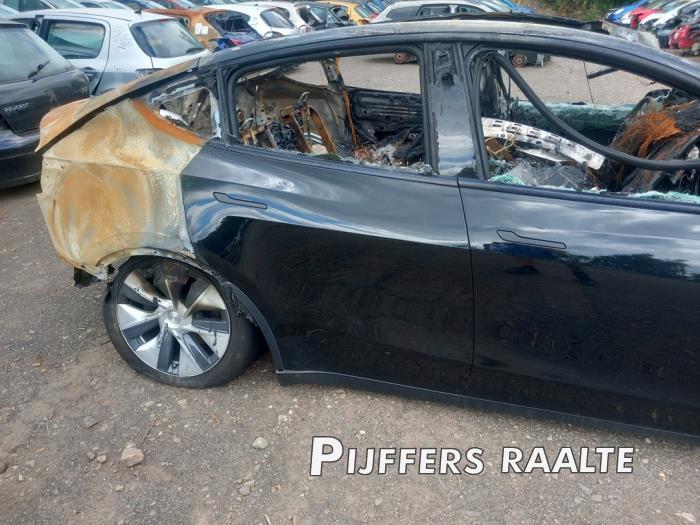 Tesla Model Y Long Range,Performance Sloopvoertuig (2024, Zwart)