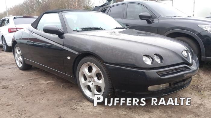 Alfa Romeo Spider 2.0 16V Twin Spark Sloopvoertuig (1998, Zwart)