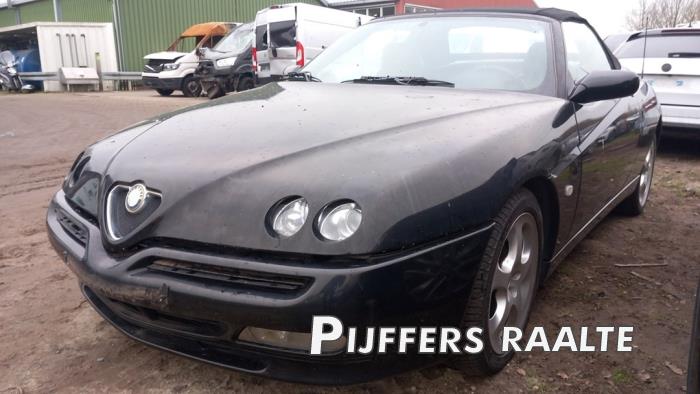 Alfa Romeo Spider 2.0 16V Twin Spark Sloopvoertuig (1998, Zwart)