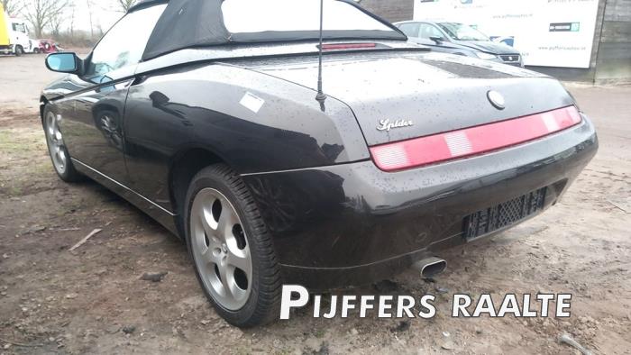 Alfa Romeo Spider 2.0 16V Twin Spark Sloopvoertuig (1998, Zwart)
