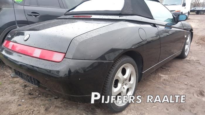 Alfa Romeo Spider 2.0 16V Twin Spark Sloopvoertuig (1998, Zwart)