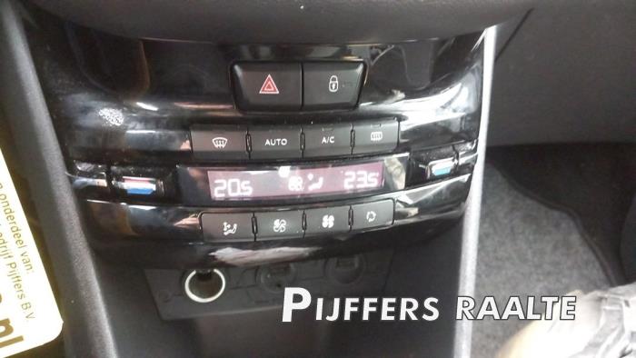 Peugeot 208 I 1.2 Vti 12V PureTech 82 Sloopvoertuig (2012, Metallic, Zwart)