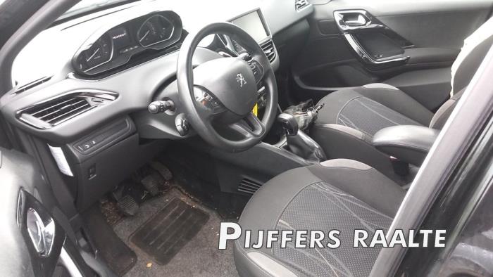 Peugeot 208 I 1.2 Vti 12V PureTech 82 Sloopvoertuig (2012, Metallic, Zwart)