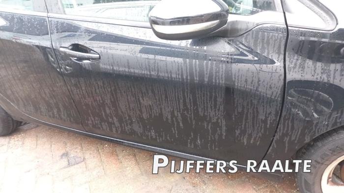 Peugeot 208 I 1.2 Vti 12V PureTech 82 Sloopvoertuig (2012, Metallic, Zwart)