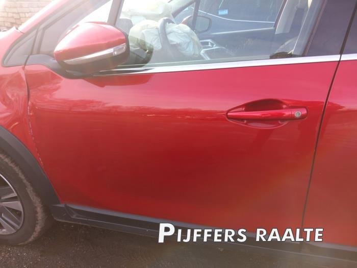 Peugeot 2008 1.2 12V e-THP PureTech 110 Sloopvoertuig (2019, Rood)