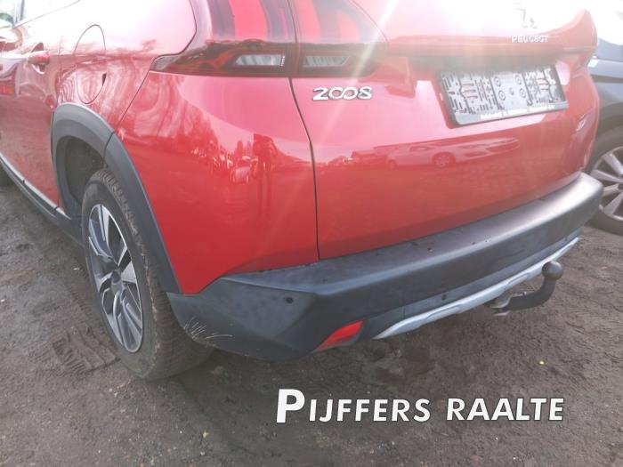 Peugeot 2008 1.2 12V e-THP PureTech 110 Sloopvoertuig (2019, Rood)