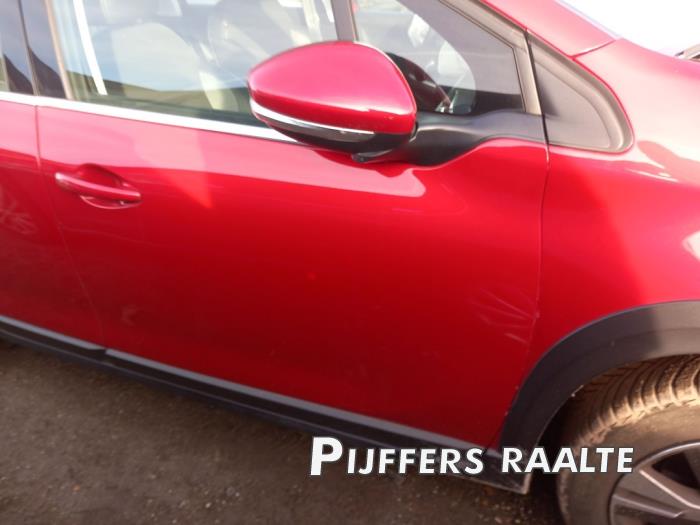 Peugeot 2008 1.2 12V e-THP PureTech 110 Sloopvoertuig (2019, Rood)