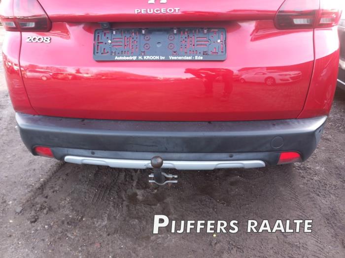 Peugeot 2008 1.2 12V e-THP PureTech 110 Sloopvoertuig (2019, Rood)