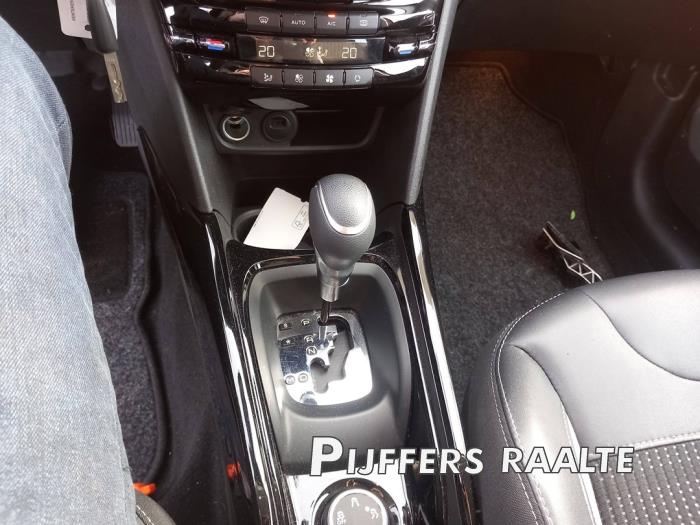 Peugeot 2008 1.2 12V e-THP PureTech 110 Sloopvoertuig (2019, Rood)