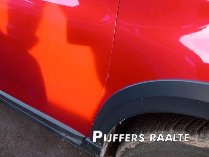 Peugeot 2008 1.2 12V e-THP PureTech 110 Sloopvoertuig (2019, Rood)