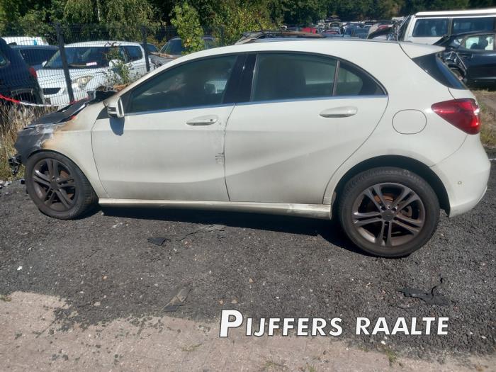 Mercedes A 1.6 A-160 16V  (Sloop)