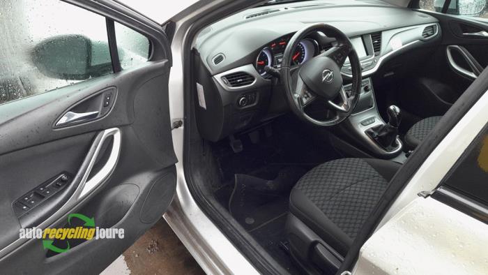 Opel Astra K Sports Tourer 1.6 CDTI 110 16V Sloopvoertuig (2018, Grijs)