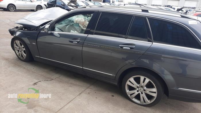 Mercedes C Estate 2.2 C-200 CDI 16V BlueEFFICIENCY Sloopvoertuig (2011, Grijs)