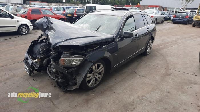 Mercedes C Estate 2.2 C-200 CDI 16V BlueEFFICIENCY Sloopvoertuig (2011, Grijs)