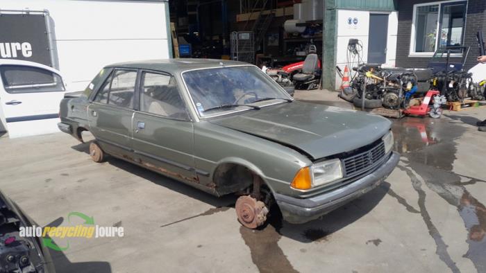 Peugeot 305