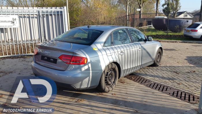 Audi A4 2.0 TDI 16V Sloopvoertuig (2009, Grijs)