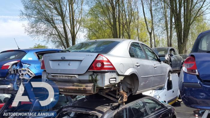 Ford Mondeo III 1.8 16V Sloopvoertuig (2006, Zilvergrijs)
