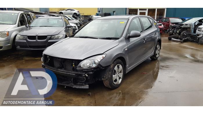 Hyundai i30 1.4 CVVT 16V Sloopvoertuig (2011, Grijs)