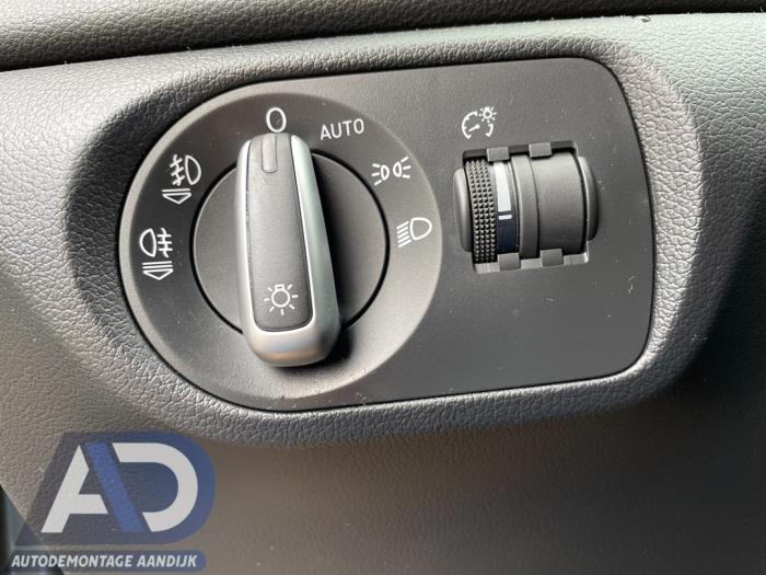 Audi Q3 2.0 TDI 16V 140 Sloopvoertuig (2014, Grijs)