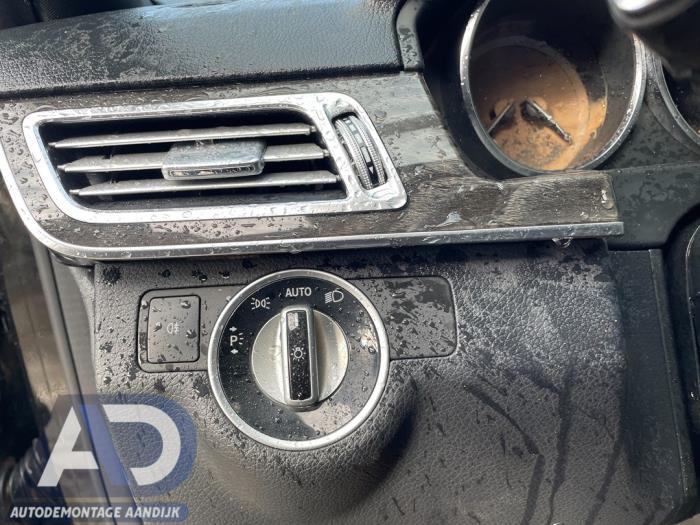 Mercedes E Estate E-200 CDI 16V BlueEfficiency,BlueTEC Sloopvoertuig (2015, Metallic, Zwart)